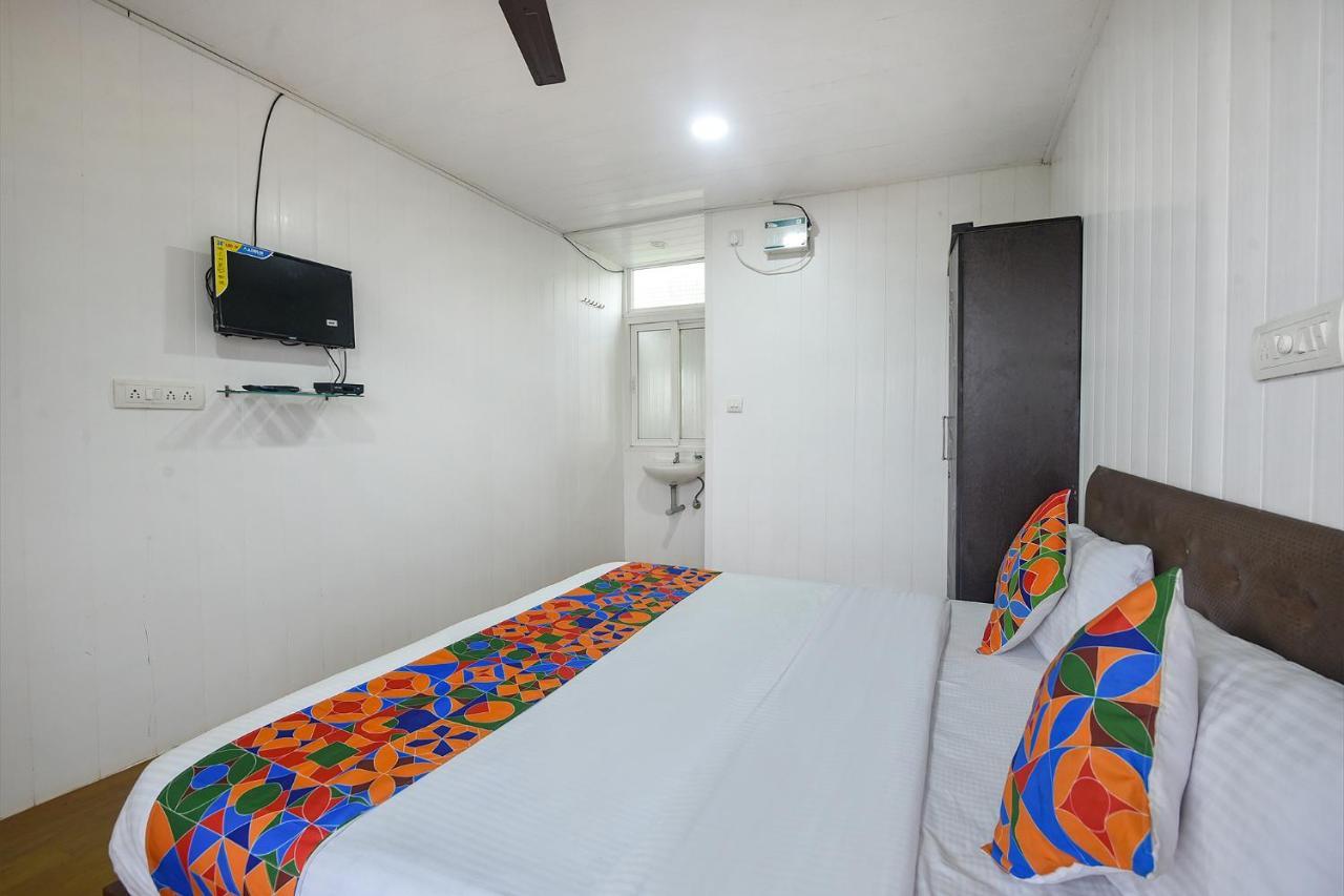 Hotel Fabexpress Vincy Palace, Beach